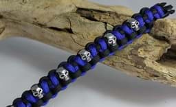 Bild von Paracord Armband PIRAT - schwarz / electric blue  mit Metall Totenkopf / Skull - Gr. XS