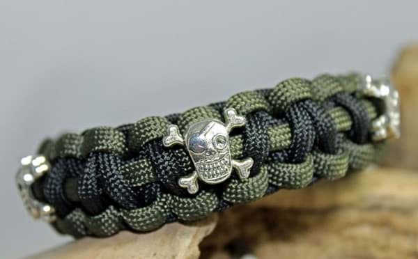 Bild von Paracord Armband ORCA - mitternachtsblau / diamond türkis mit Wal Metallperlen